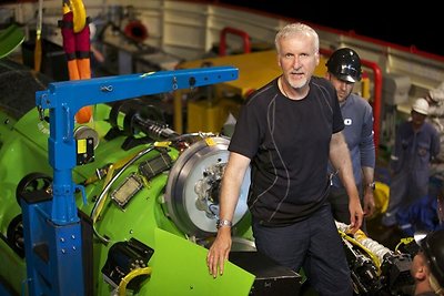 Žinomas režisierius Jamesas Cameronas pasiekė pasaulio rekordą, laivu panėręs į 8166 m gylį, o dabar šturmuos neištirtą Marianų įdubą