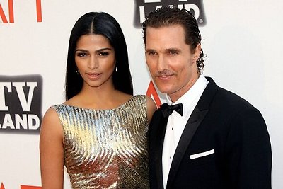 Aktorius Matthew McConaughey vedė ilgametę draugę Camilą Alves