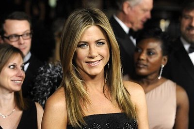 Jennifer Aniston pamėgino išsklaidyti jos santykius su Justinu Theroux gaubiančius gandus