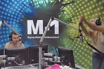 Skaiva Jasevičiūtė ir Gintas Vaičikauskas radijo studijoje išsirengė nuogai