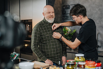 Vytaras Radzevičius apsilankė TV laidoje ir gamino keptą viščiuką