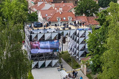 LATGA Autorių namų scenoje-name vilniečiai kultūrinosi nepaisydami nesibaigiančio lietaus