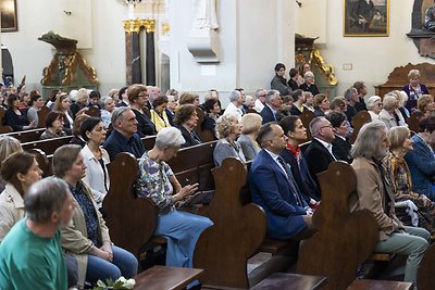  Šv. Jonų bažnyčioje kun. Antanas Saulaitis SJ aukojo mišias.