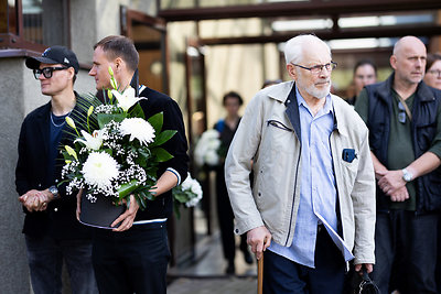 Atsisveikinimas su dailininku Valentinu Antanavičium