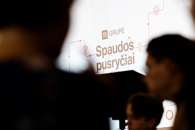 15min grupės spaudos pusryčiai