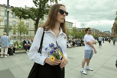 „Keliu vėliavą už Ukrainą NATO“ maratono dalyvių pasitikimas Lukiškių aikštėje