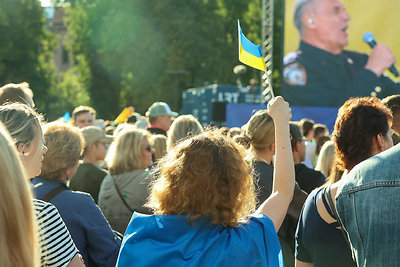 „Keliu vėliavą už Ukrainą NATO“ maratono dalyvių pasitikimas Lukiškių aikštėje