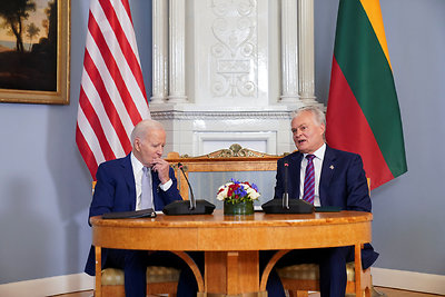 Joe Bidenas ir Gitanas Nausėda