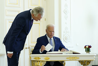 Joe Bidenas ir Gitanas Nausėda