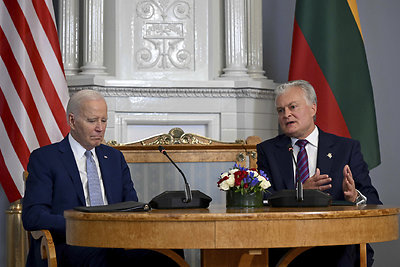 Joe Bidenas ir Gitanas Nausėda