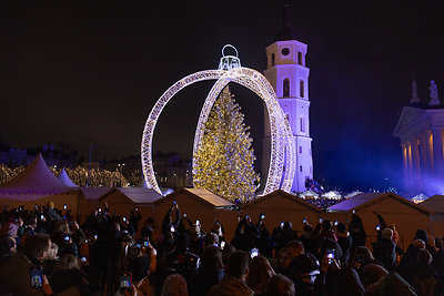 Vilniaus Kalėdų eglės įžiebimas Katedros aikštėje