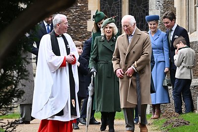 Britų karališkoji šeima vyko į Kalėdų mišias