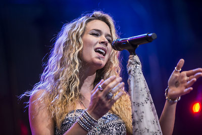 Britų žvaigždė Joss Stone koncertavo Vilniuje: publiką pavergė jausmingu koncertu