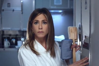 Jennifer Aniston „Emirates Airlines“ reklamoje