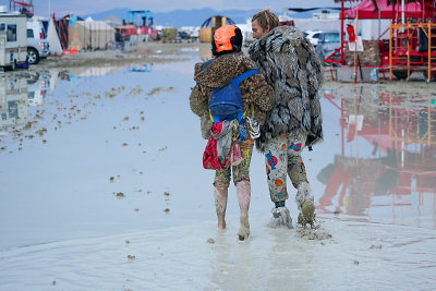 „Burning Man“ dalyviai įstrigo dykumoje