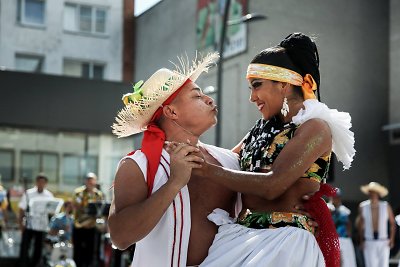 „Saulės žiedo“ festivalis Šiaulius trumpam pavertė spalvų ir tautų miestu