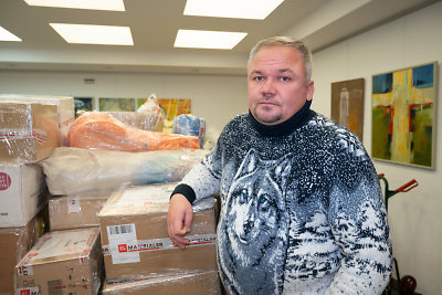 Lietuvoje Kostią dažnai galima sutikti Kristaus Prisikėlimo bazilikoje, kur darbuojasi savanoriai ir renkama parama, keliaujanti į frontą