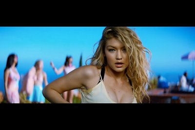 Gigi Hadid Calvino Harriso vaizdo klipe „How Deep Is Your Love“