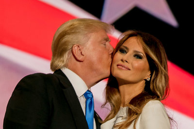 Skandalingas švarkelis ir Obamos plagijavimas: penki skandalai, į kuriuos buvo įsivėlusi Melania Trump