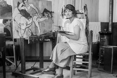 Suzanne Valadon savo studijoje, 1919-ieji  / Vida Press nuotrauka