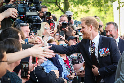 Princas Harry šią gegužę Londone. Jaunėlis karaliaus Charleso III sūnus – vis dar žvaigždė, tačiau skandalingi interviu ir atviri memuarai gerokai sumažino britų visuomenės meilę  / Getty nuotrauka