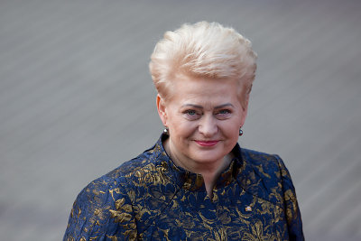 Nuo COVID-19 paskiepyta Dalia Grybauskaitė nepatikėjusiems parodė vaizdo įrašą