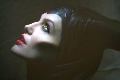 Angelina Jolie naujame filme pasirodys raguota