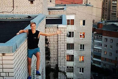 Tobulos asmenukės troškęs rusas Andrejus Retrovskis žuvo nukritęs nuo devynaukščio stogo