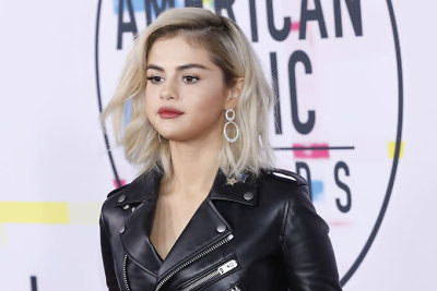 Selena Gomez tapo platinine blondine