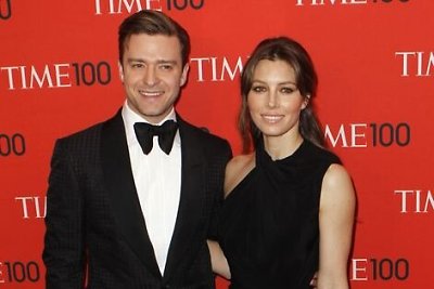 Jessica Biel oficialiai pasikeitė pavardę ir tapo ponia Timberlake