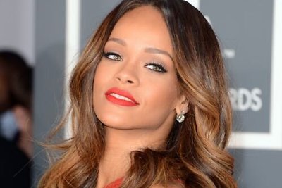 Rihanna mikrofonu trenkė gerbėjui į veidą – tai užfiksuota vaizdo įraše