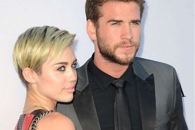 Miley Cyrus į savo gimtadienio vakarėlį pakvietė ir buvusį sužadėtinį Liamą Hemsworthą