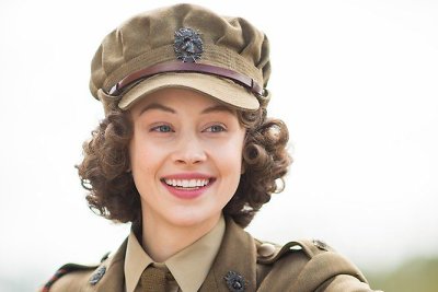 Sarah Gadon karalienę Elizabeth II vaidino filme „Naktis be karūnos“