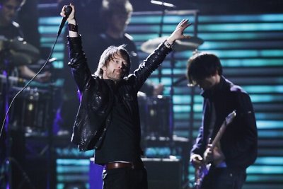 Grupė „Radiohead“ dėl būgnų techniko žūties atšaukė dalį savo koncertų Europoje