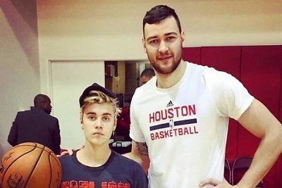 Su Justinu Bieberiu įsiamžinęs Donatas Motiejūnas sulaukė patarimo: „Tik neklausyk jo dainų prieš mačą“