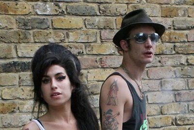 Buvęs Amy Winehouse vyras Blake‘as Fielderis pateko į komą, jo gyvybę palaiko tik aparatai