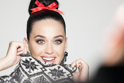 Katy Perry „H&M“ šventinėje reklaminėje kampanijoje