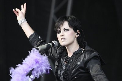 Grupės „The Cranberries“ lyderė sulaikyta oro uoste: įtariama, kad užpuolė stiuardesę