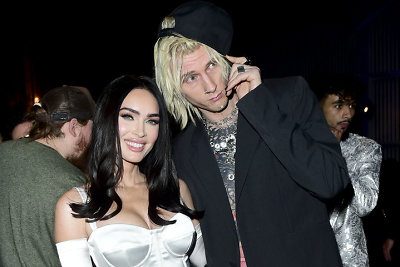 Megan Fox ir Machine Gun Kelly vakarėlyje po šiemetinių „Grammy“ apdovanojimų vasario pradžioje / Getty nuotrauka