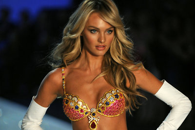 Candice Swanepoel pristato „Royal Fantasy Bra“ liemenėlę