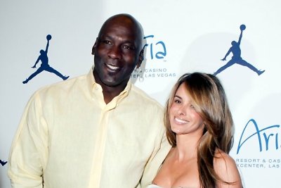 Krepšinio legendos Michaelo Jordano žmona Yvette Prieto pagimdė dvynukes