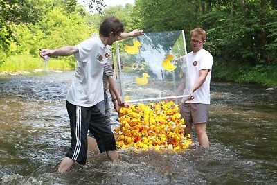 Guminiai ančiukai sekmadienį plauks dėl vaikų svajonių išsipildymo