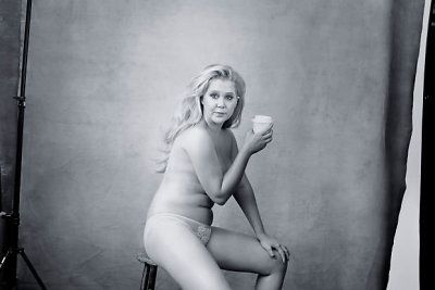 „Pirelli“ kalendoriui pozavusi Amy Schumer įkvėpė tūkstančius: „Pagaliau rodomas tikras moters kūnas“