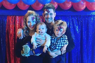 Michaelas Buble ir Luisana Lopilato su sūnumis Noah ir Elias