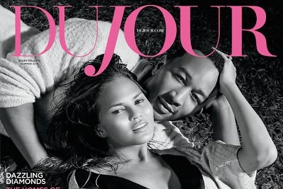 Dainininko Johno Legendo žmona Chrissy Teigen naujoje fotosesijoje – visiškai nuoga bangose