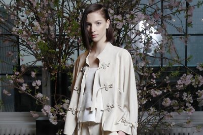 „Donna Karan“ 2016 m. kruizinės kolekcijos modelis