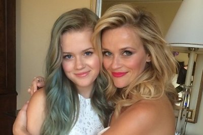 Reese Witherspoon su dukra Ava