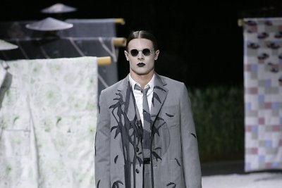 Thomo Browne'o 2016 m. pavasario-vasaros kolekcijos vyrams modelis