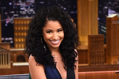 Reperė Nicki Minaj pakurstė kalbas apie savo nėštumą