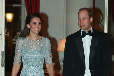 Princas Williamas su žmona Catherine apsilankė Didžiosios Britanijos ambasadoje Paryžiuje